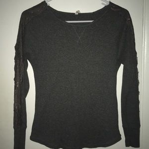 Long Sleeve shirt w Lace accents